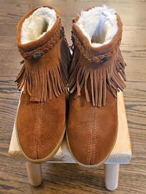 Minnetonka Brown Suede Fringe Ankle Boots Size 7